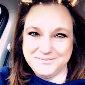 Meet your Posher, Debbie